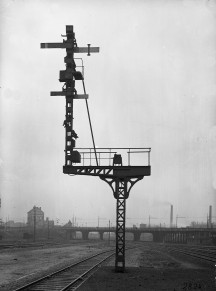 Schaerbeek - 2824 - Etat Belge - gare de Schaerbeek - Fond ACEC, collection Bois-du-Cazier.jpg